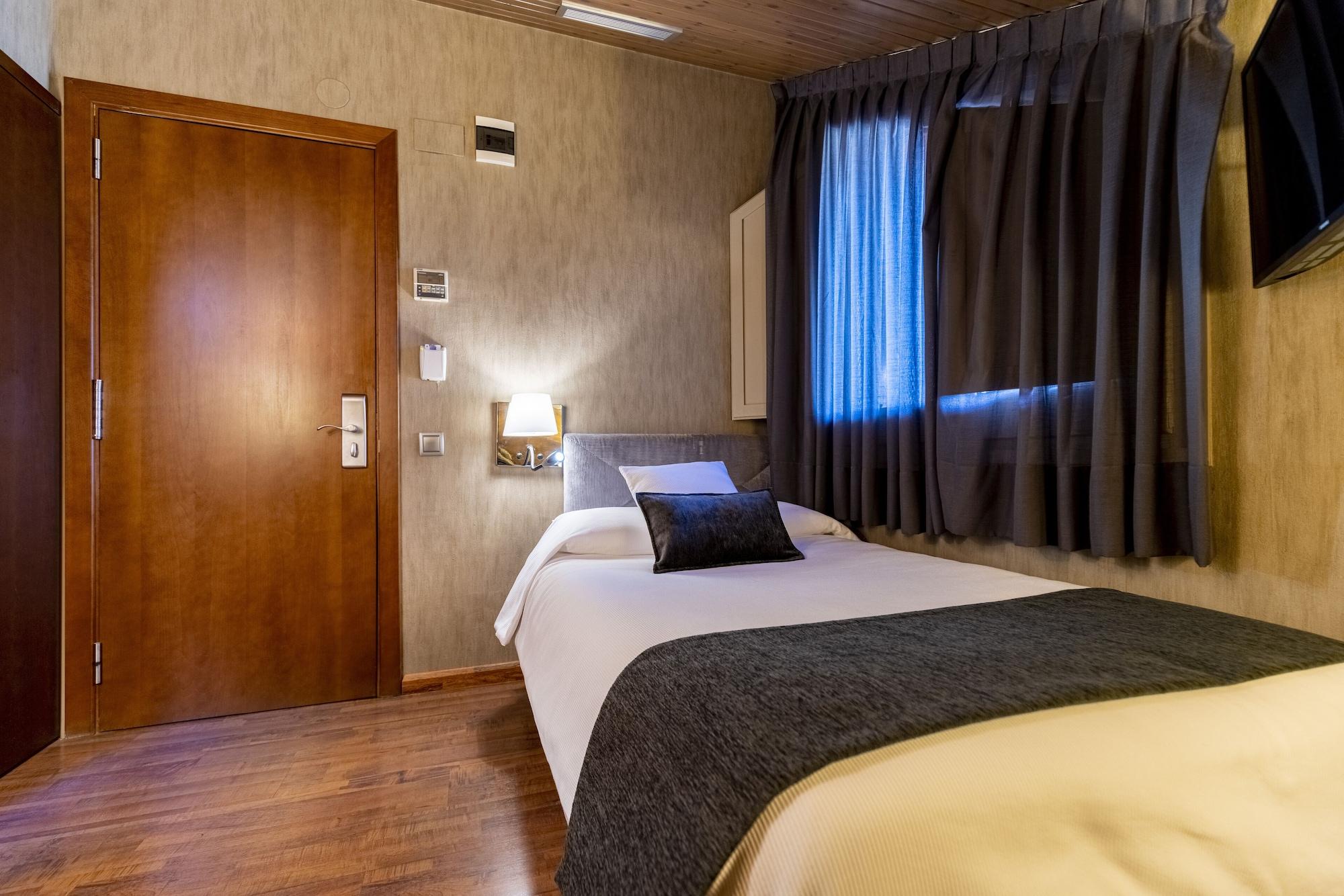 Hotel Del Prado Пучсерда Экстерьер фото